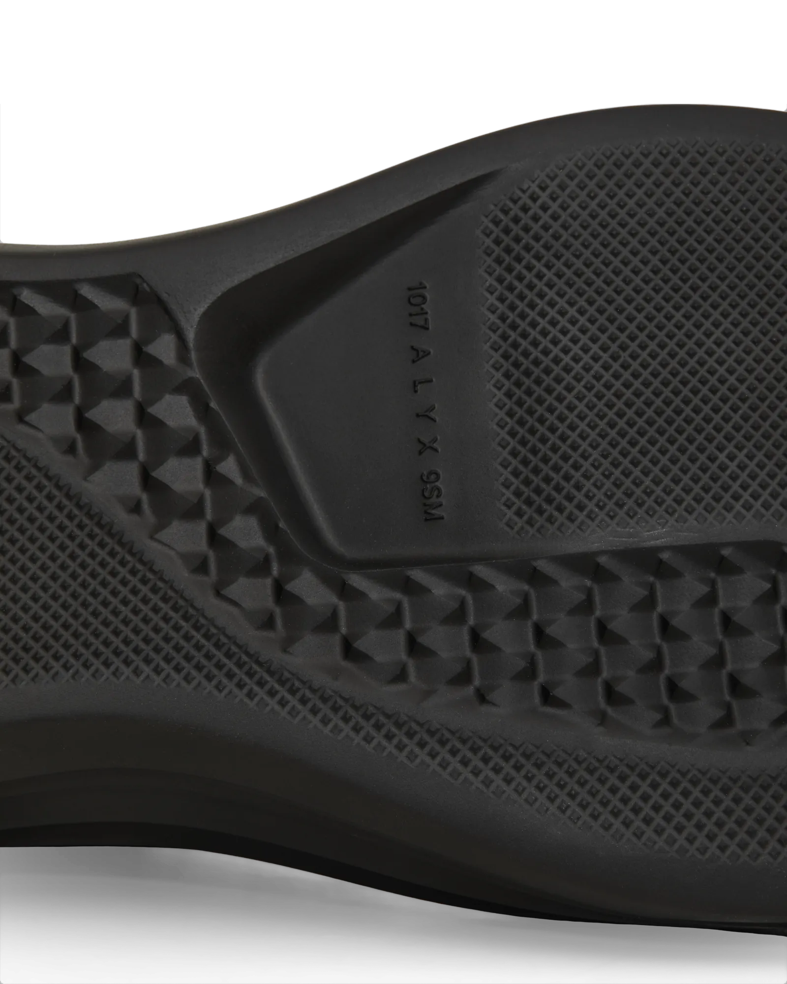 ARIA SNEAKER