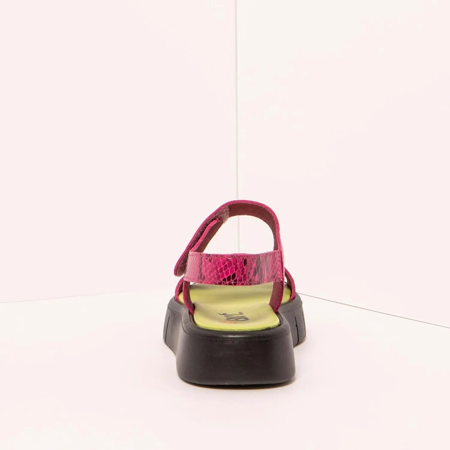 ART Women's Classic Flat Sandal