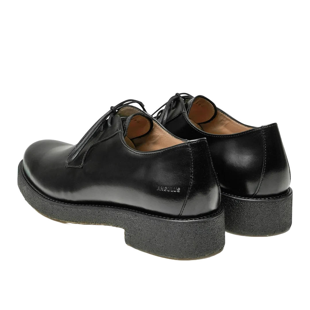 Lace-up shoe