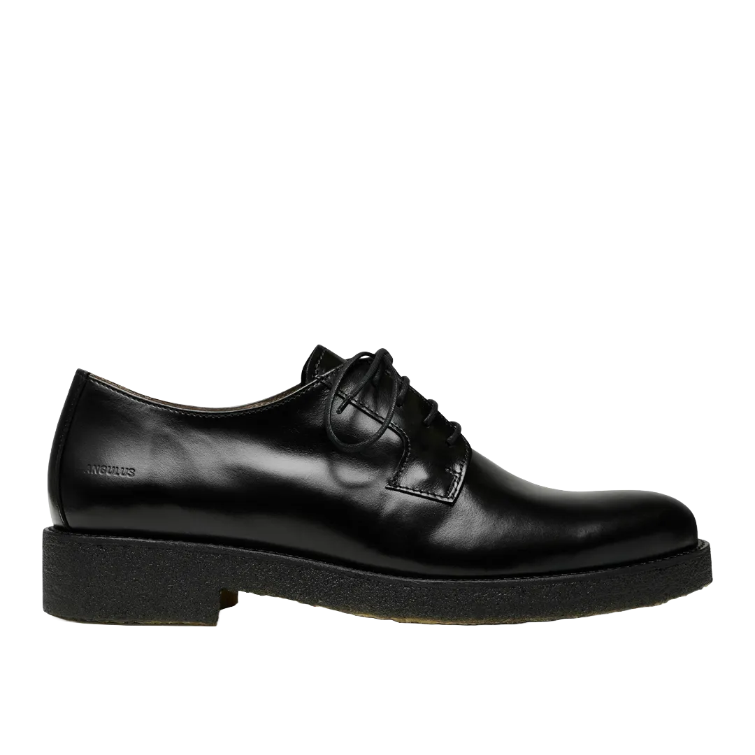Lace-up shoe