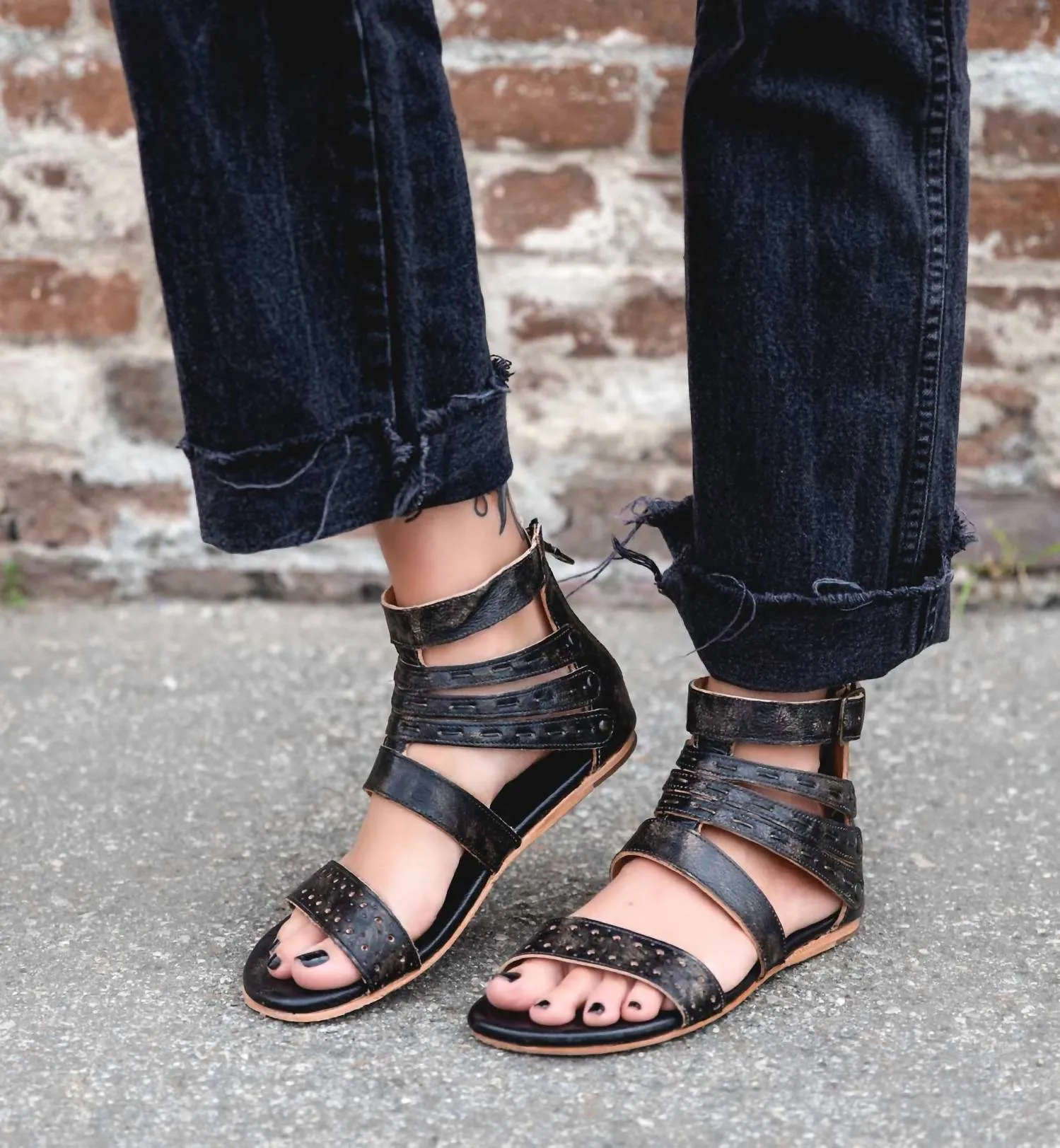 Women's Artemis Strappy Sandal In Black Handwash