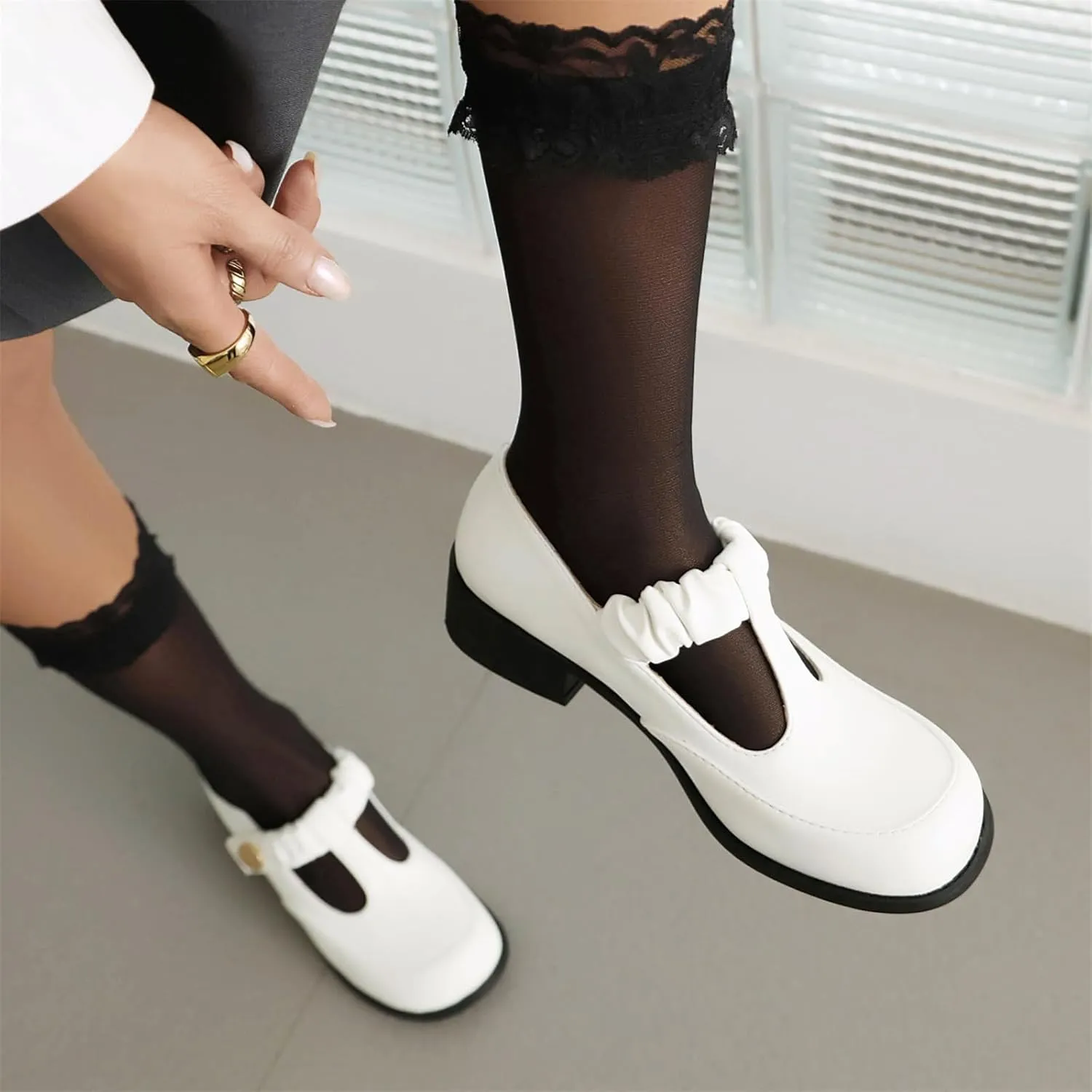 Women's T-Strap Chunky Heel Round Toe Pleated Button Metal Buckle Strap Solid Fashion Sweet Mary Janes Pumps Party Pumps