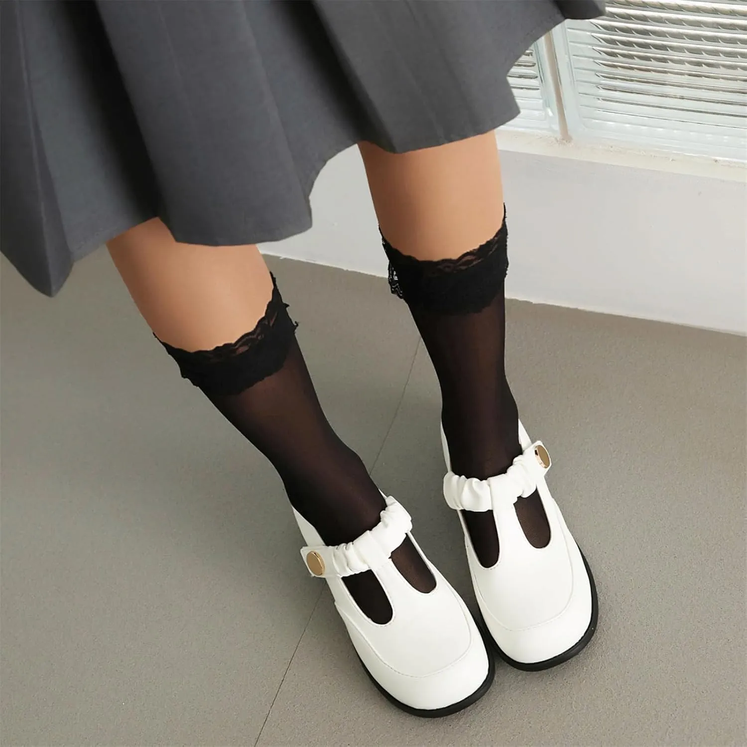 Women's T-Strap Chunky Heel Round Toe Pleated Button Metal Buckle Strap Solid Fashion Sweet Mary Janes Pumps Party Pumps