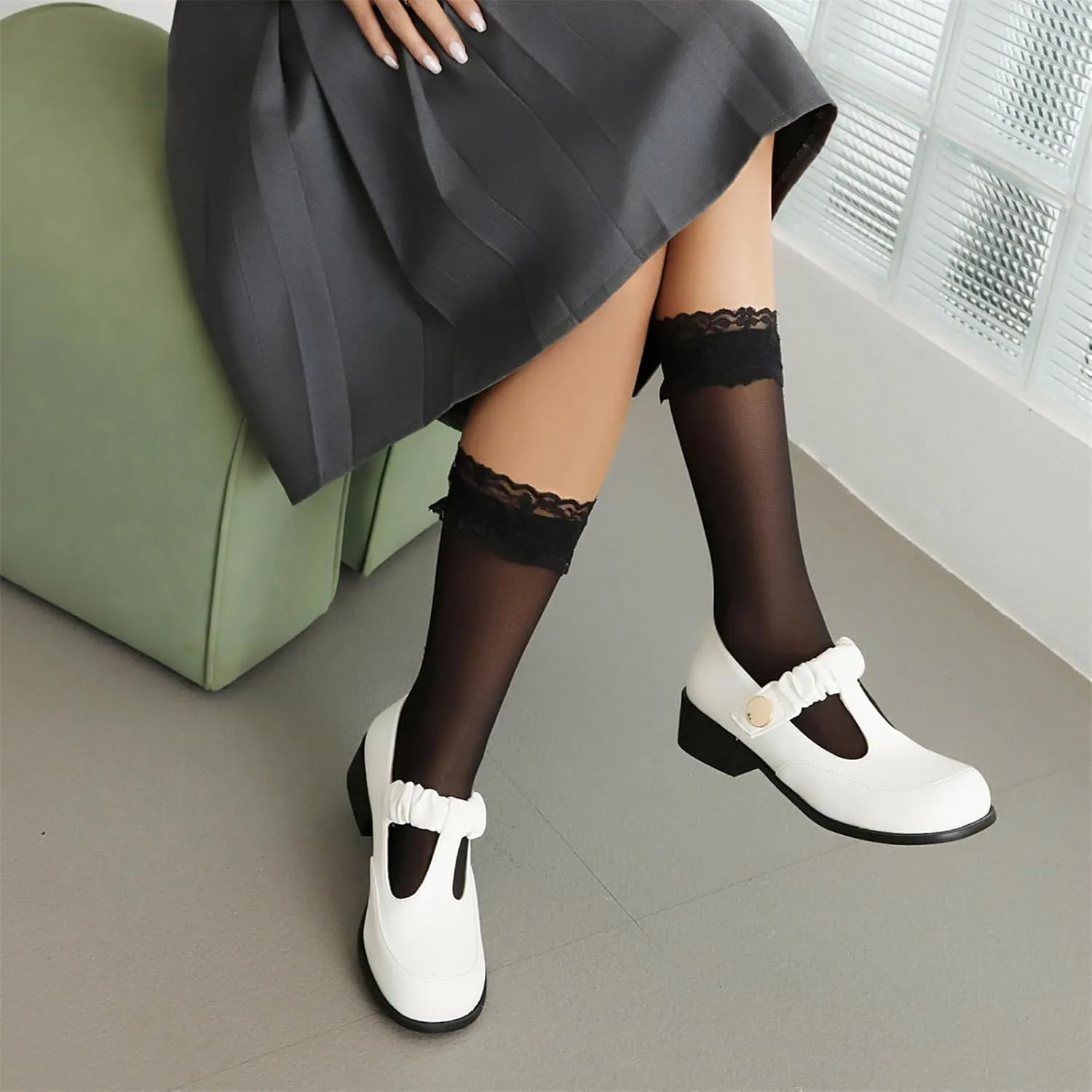 Women's T-Strap Chunky Heel Round Toe Pleated Button Metal Buckle Strap Solid Fashion Sweet Mary Janes Pumps Party Pumps