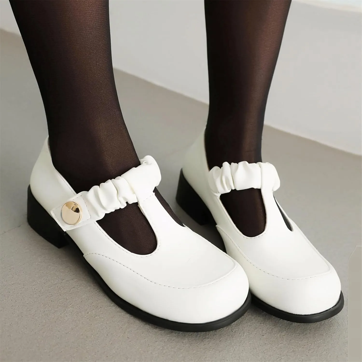 Women's T-Strap Chunky Heel Round Toe Pleated Button Metal Buckle Strap Solid Fashion Sweet Mary Janes Pumps Party Pumps